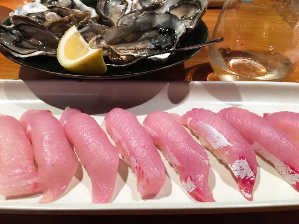 NewZealand産ヒラマサのトロ寿司&牡蠣#oysters #kingfish#fishing#釣り|akkyingさん