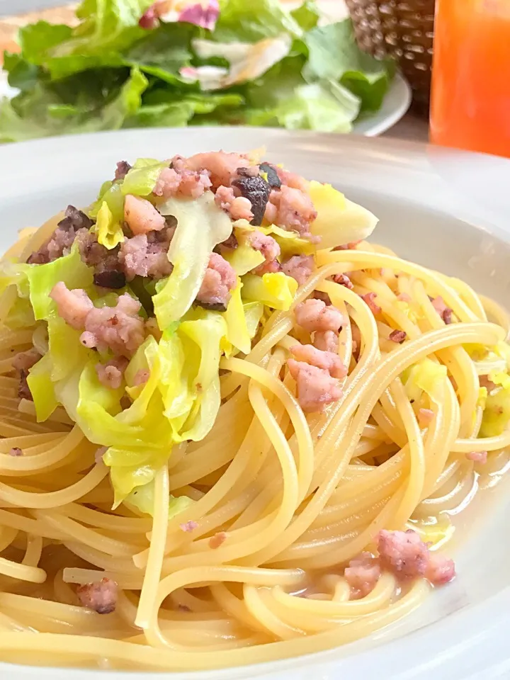 タコのミンチと春キャベツのアンチョビ風味オイルソーススパゲッティーニ|shinomiya yoshihiroさん