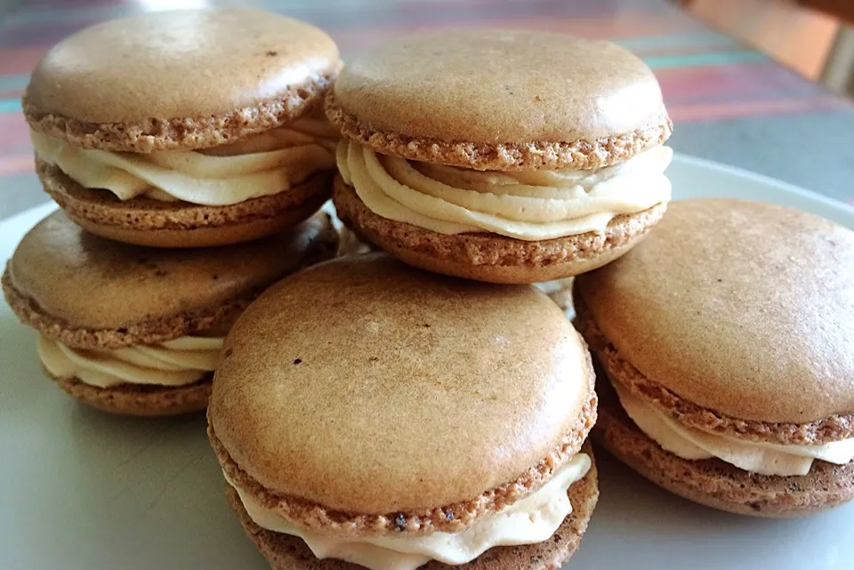 コーヒーマカロン☕️💕
ガナッシュはカフェオレクリーム💕

#macarons #マカロン #coffee #コーヒー|Tsukiさん