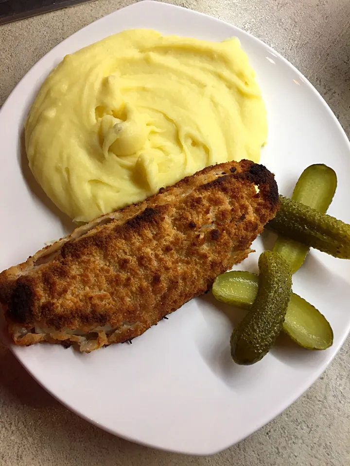 Snapdishの料理写真:File z aljašské tresky s bramborovou kaší a kyselou okurkou #codfish #mashedpotatoes|LucieFoodさん