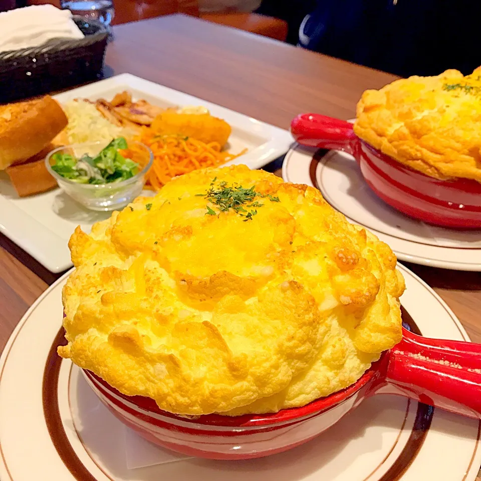 星乃珈琲店の海老とアスパラのトマトクリームスフレドリア😋|ジヨ美さん