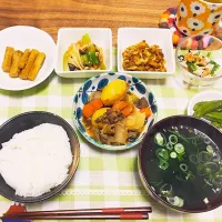 Snapdishの料理写真:ある日の晩御飯
#晩御飯
#肉じゃが
#酢ごぼう
#チンゲンサイのオイスターソース炒め
#キャベツのカレー炒め|あこさん