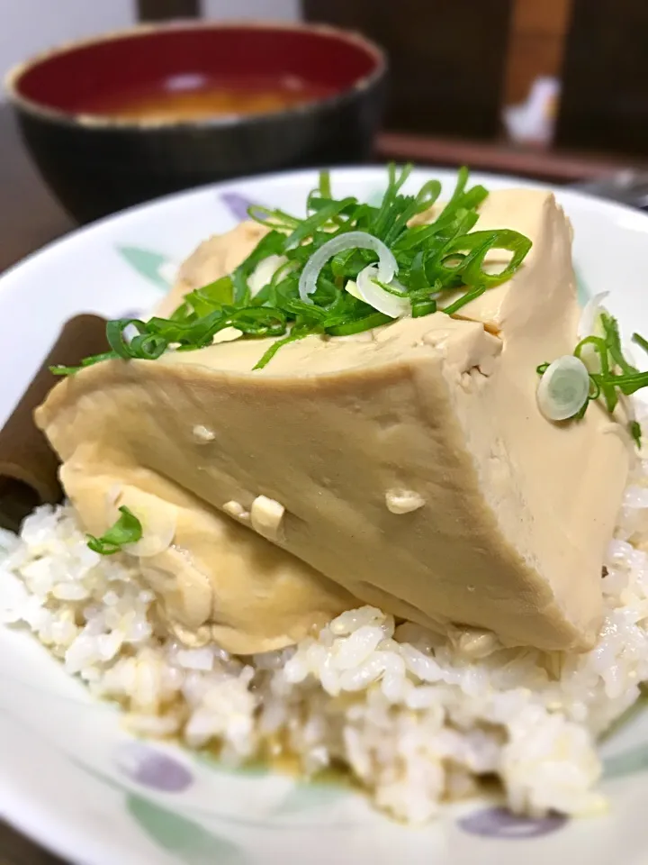 困った時の豆腐丼😋|Kumiko  Tsujiさん