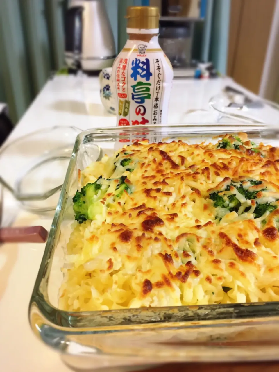 Snapdishの料理写真:昨夜のクリームシチューをリメイク。味噌を足して味噌チーズグラタン🧀|nokorinさん