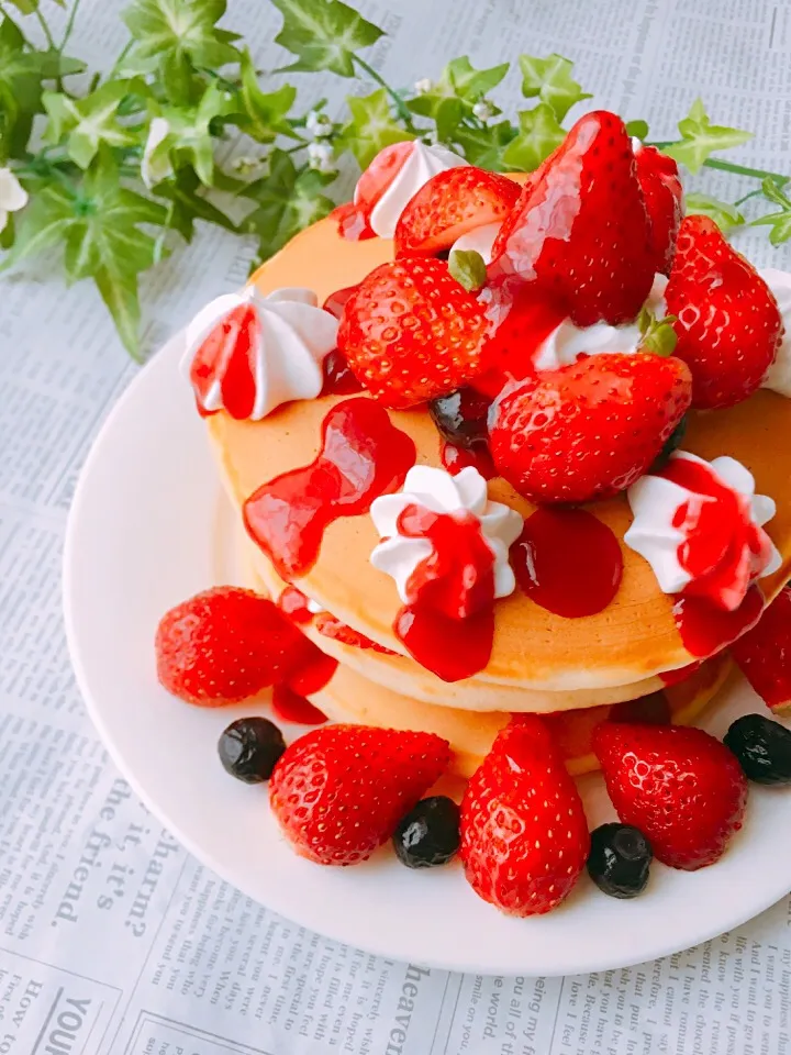 ホットケーキ🥞🍓|ろっしさん