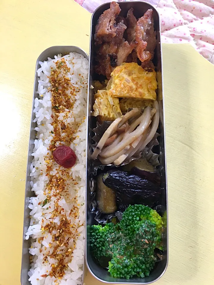 豚の竜田揚げ 玉ねぎ入りオムレツ れんこんきんぴら ナス炒め煮 ブロッコリー弁当。|Kumiko Kimuraさん