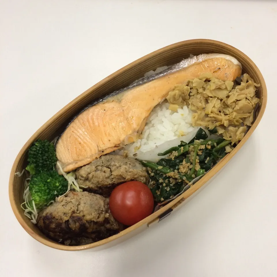 弁当（甘塩鮭、ハンバーグ、ほうれん草胡麻和え、プチトマト、ブロッコリー、たけのこ山椒）|SasaMasa213さん