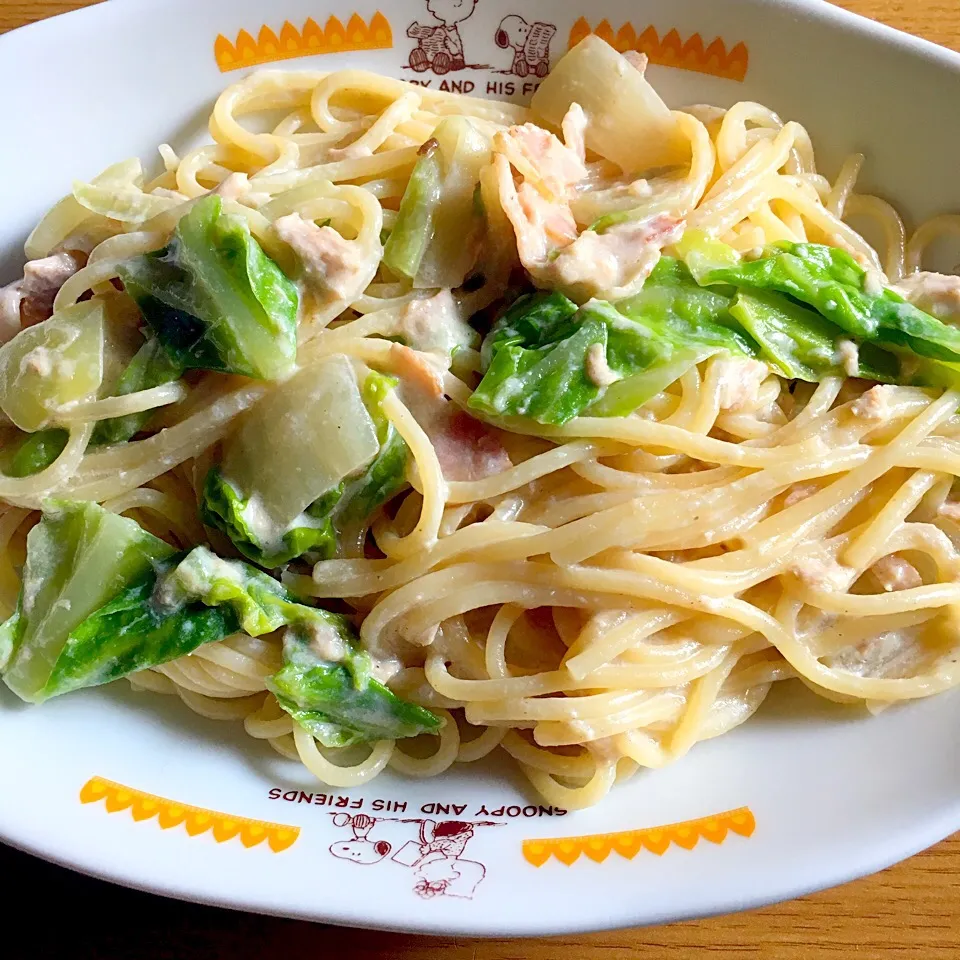 春キャベツと玉ねぎ、ベーコン、ツナのクリームパスタ|yumyum😋さん