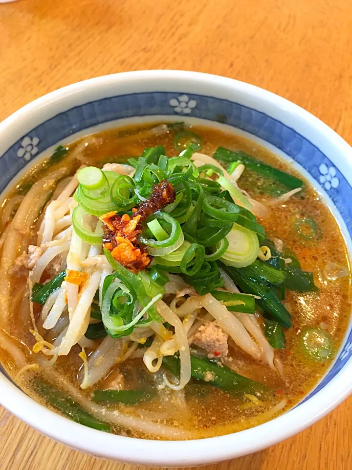 北斗晶さんの  モヤシとニラの旨辛鍋をラーメンで|まつださんさん