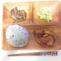 Snapdishの料理写真:常備菜と漬け込み5分の唐揚げプレートごはん|のんのんさん