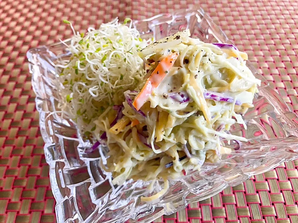 Snapdishの料理写真:pesce0414's Abocado Coleslaw🥑shikanoさんのﾏﾖﾈｰｽﾞ要らずの春ｷｬﾍﾞﾂのｱﾎﾞｶﾄﾞｺｰﾙｽﾛｰｱﾚﾝｼﾞ|🌈Ami🍻さん