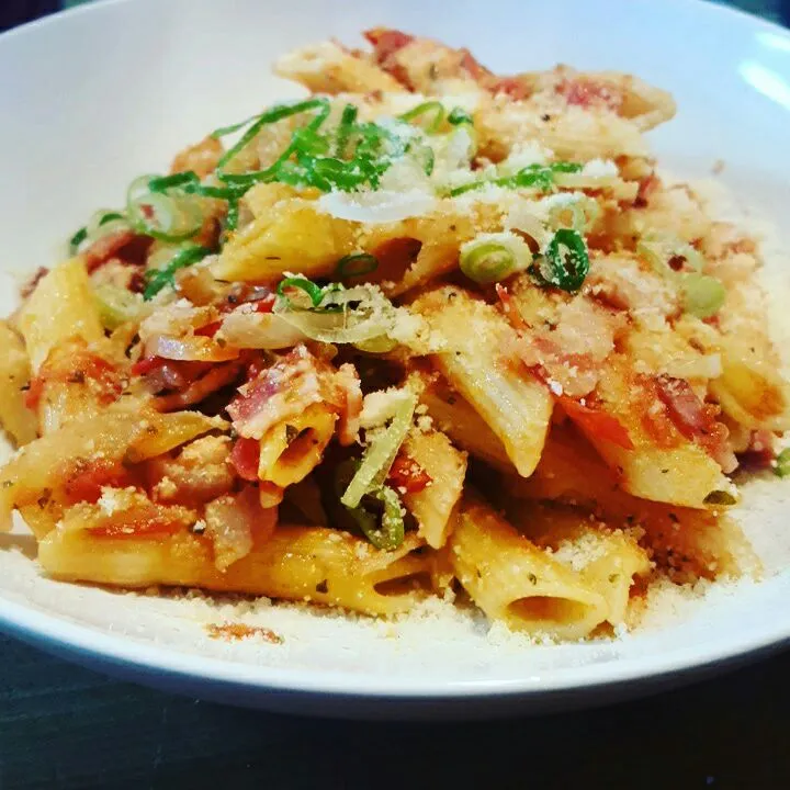 Penne Pasta (gluten free) Tomato & Fresh Garlic Simply made #quickeasy|Emanuel Hayashiさん