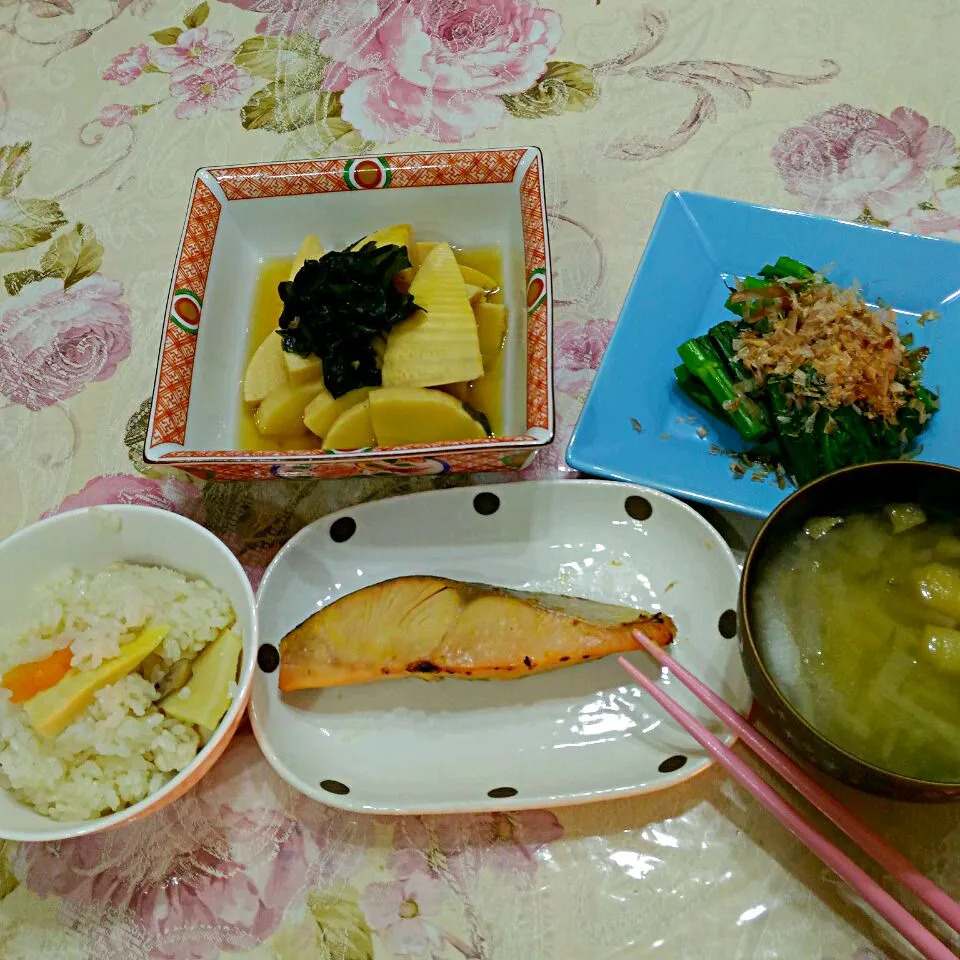 鮭の西京焼き
　若竹煮
　菜花お浸し
　筍ごはん
　大根の味噌汁|たえさん