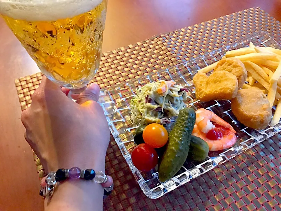 Snapdishの料理写真:wait a moment☝"ちょっとこれで待っててね💓Dill Pickles<ﾃﾞｨﾙﾋﾟｸﾙｽ･Abocado Coleslaw<shikanoさんのﾏﾖﾈｰｽﾞ要らずの春ｷｬﾍﾞﾂのｱﾎﾞｶﾄﾞｺｰﾙｽﾛｰｱﾚﾝｼﾞ>･ Shrimp cocktail<ｼｭﾘﾝﾌﾟｶｸﾃﾙ>|🌈Ami🍻さん