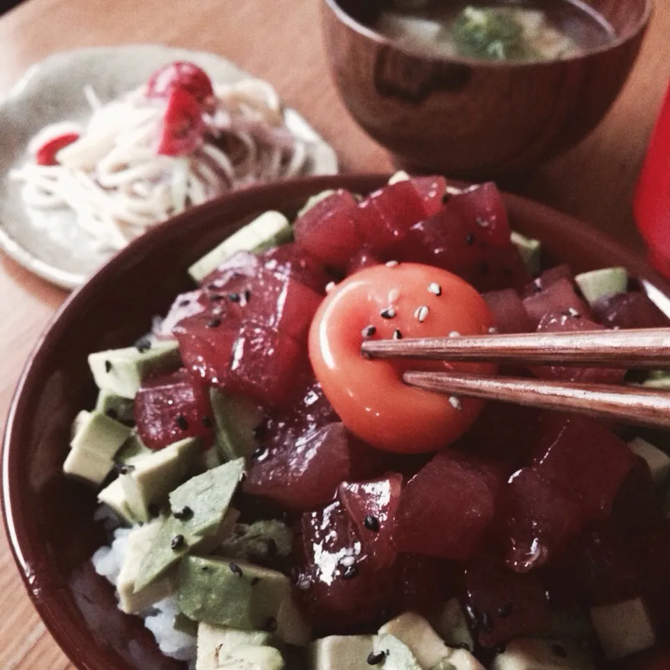 Snapdishの料理写真:まぐろアボカド丼🥑|Imanaka Yukikoさん