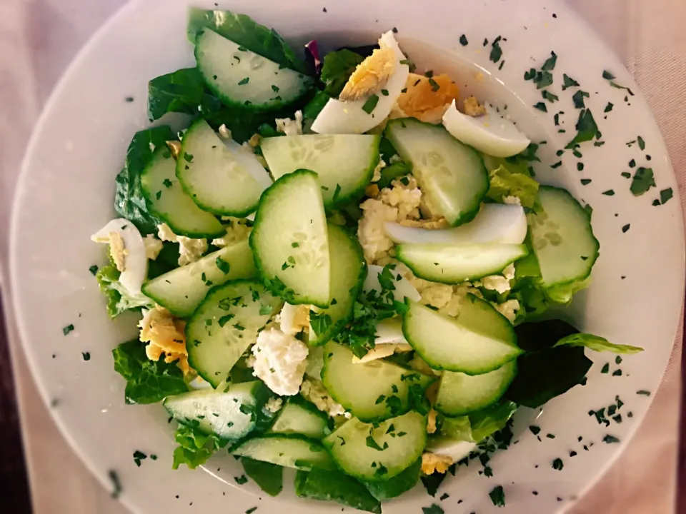 #salad #greens #feta #boiledegg #cucumber|Sergio Lacuevaさん