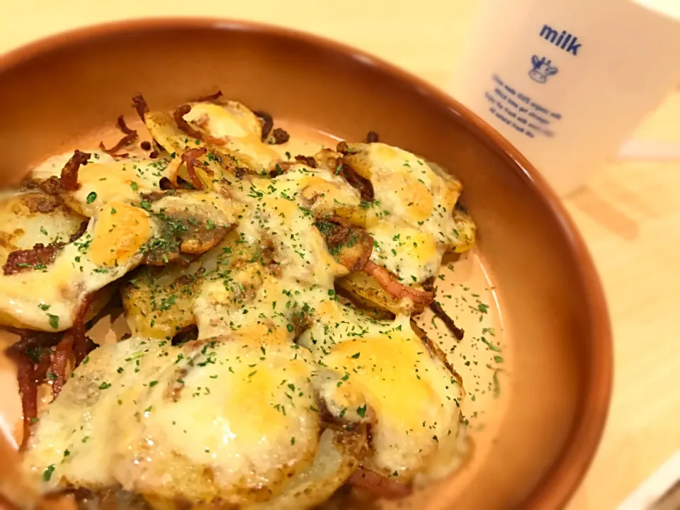 じゃがいも！薄く切って焼いて、カレー味！
本当にじゃがいも大好き！|カズキ君の料理🍳😋💕たまに私🤓さん