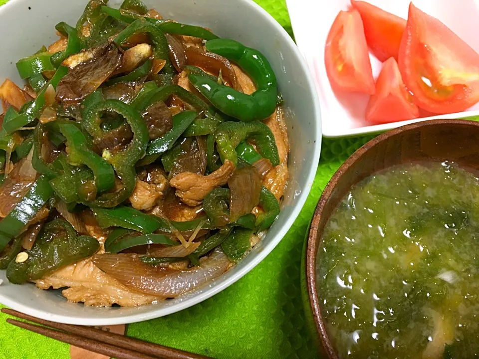 ガッツリ生姜焼き丼とお味噌汁|こぐまさん