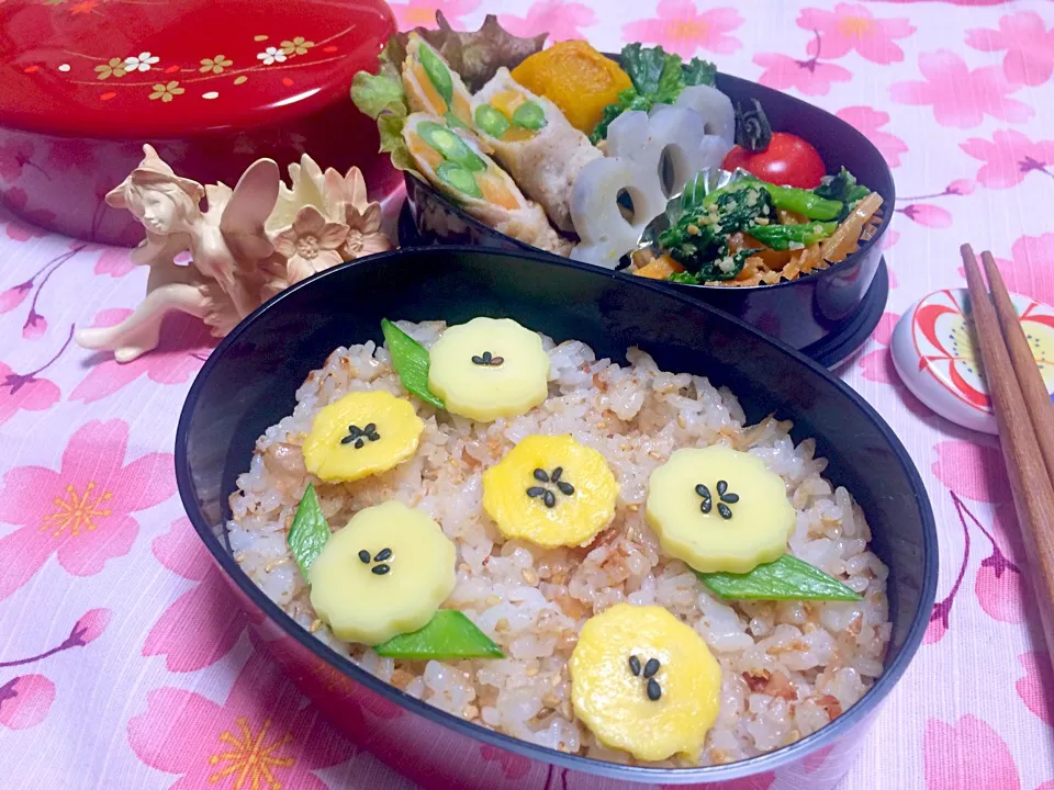 Snapdishの料理写真:娘から母へ♡
おかかご飯のお弁当
 #🍱お弁当|さとう みどりさん