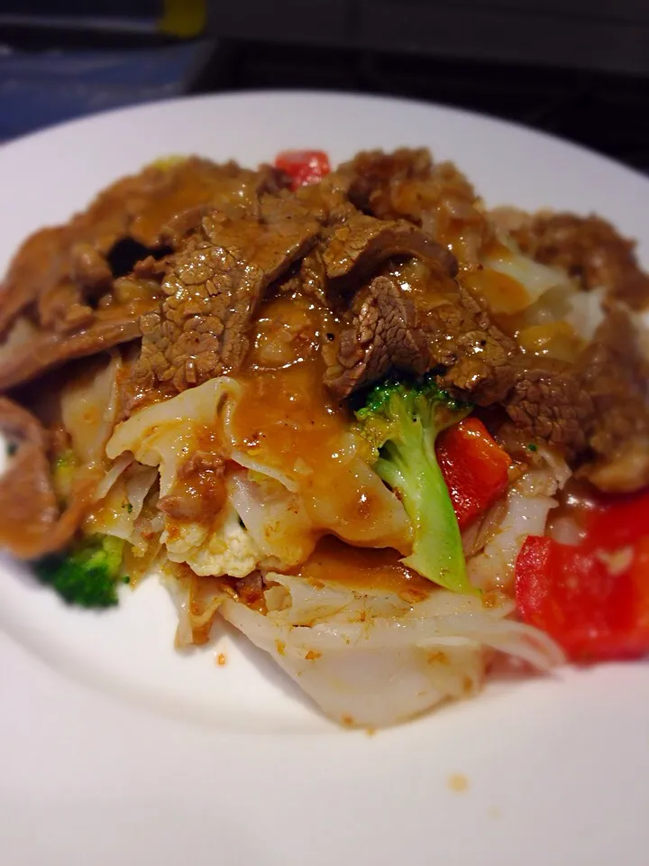 Snapdishの料理写真:Satay Beef Fried Rice Noodles|Allissa Zhaoさん