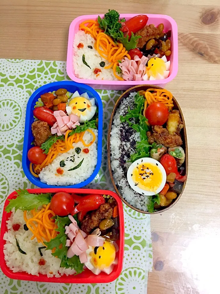 Snapdishの料理写真:4人分お弁当☆
ナポリタン
唐揚げ
煮豆
ハムのお花
たこさんウインナー
ニコニコゆで卵|かねしろ食堂さん