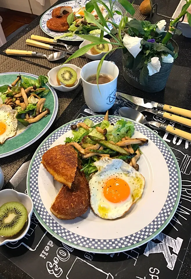 good morning❣️
カレーパンDE朝ごはん|シュトママさん