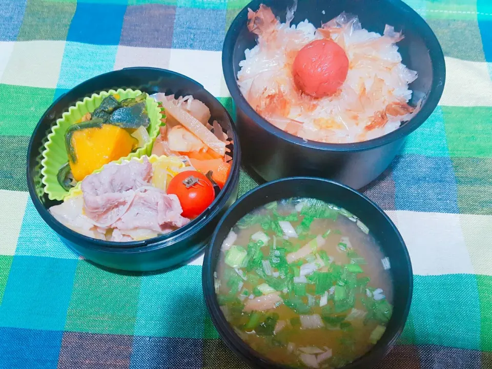 お弁当。豚白菜えのきの中華煮と大根きんぴらと南瓜野菜のコンソメバターとお味噌汁。|エリカさん