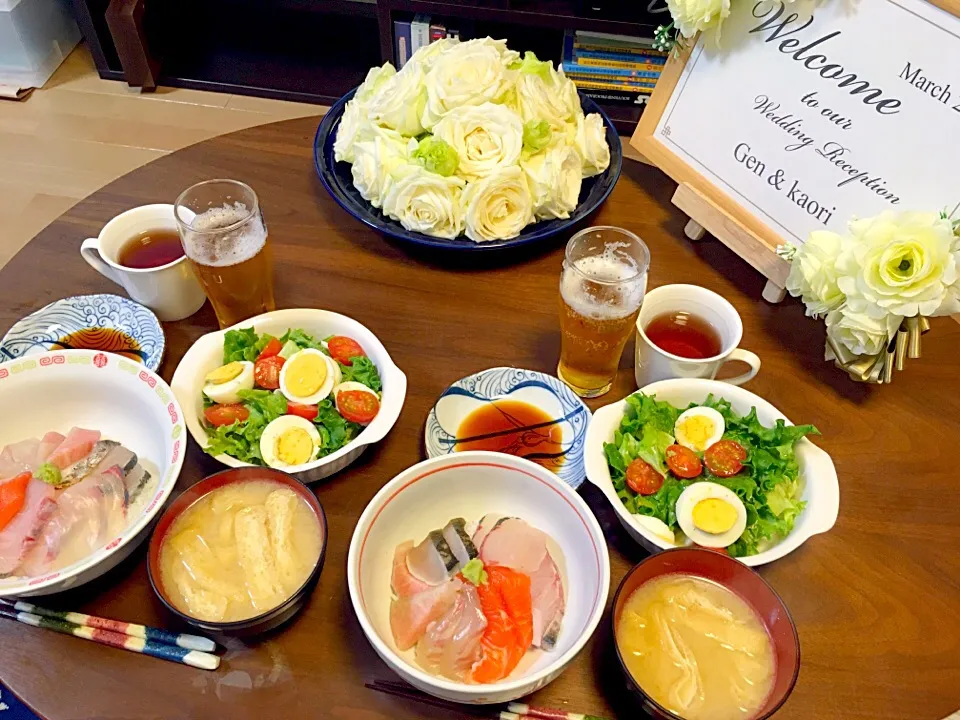 Snapdishの料理写真:結婚引っ越し祝い海鮮丼定食♪|かおちゃんさん