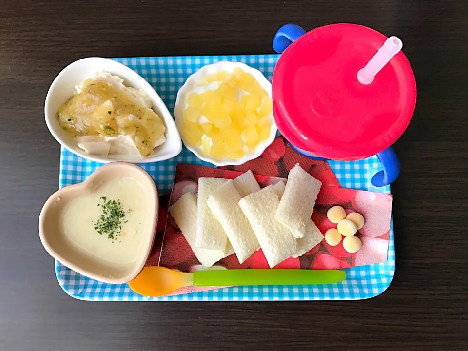 3/30❁息子離乳食①DAY85
コーンポテト豆乳スープ
ひらめの和風あんかけ豆腐
ロイヤルブレッド10枚切1枚
たまごボーロ
りんごヨーグルト🍎|つんさん