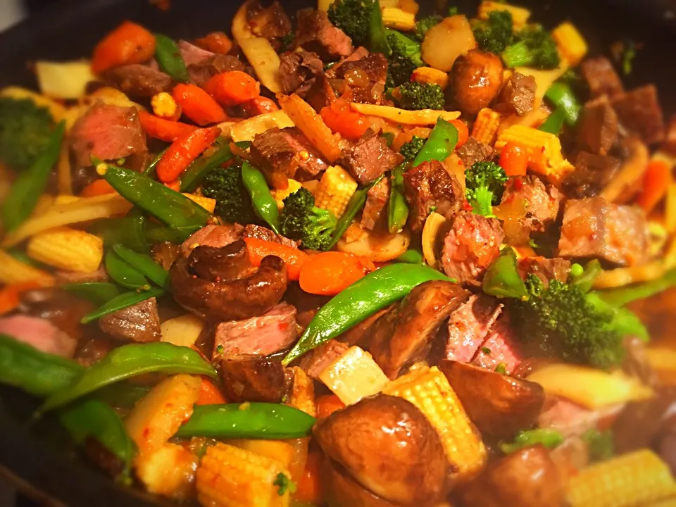 Snapdishの料理写真:Leftovers steak stir fry #leftovers #nomnom|Liesel Ryanさん