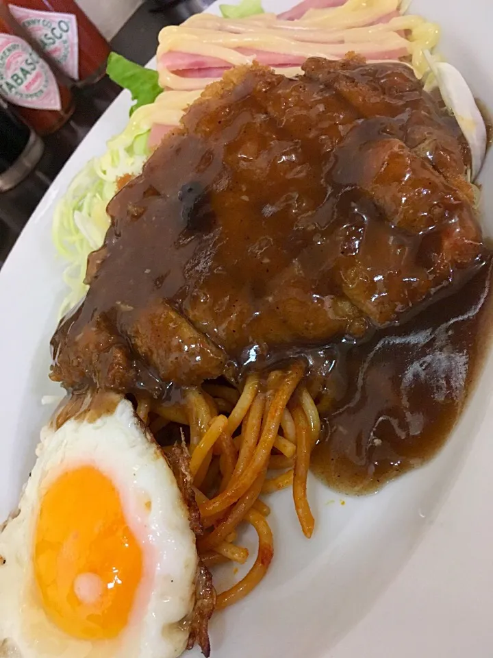 Bランチ（トンカツ、ハム、目玉焼）|saturnさん