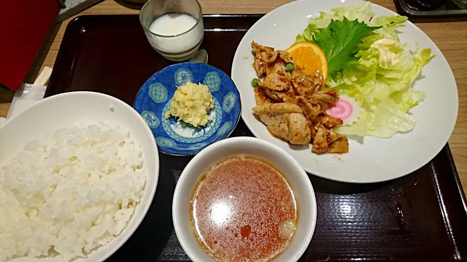 Snapdishの料理写真:しょうが焼き定食|まぐろさん