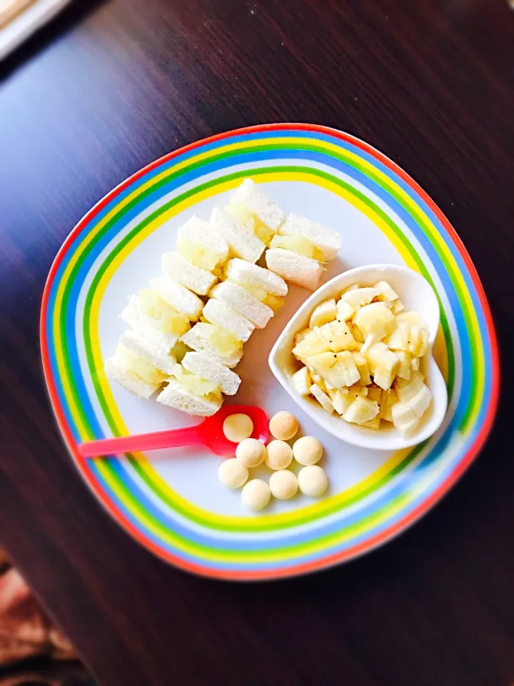 3/30❁息子離乳食lunch🍽
❁三回食初日❁軽めのlunch🍽
さつまいもサンドウィッチ
バナナ🍌
たまごボーロ|つんさん