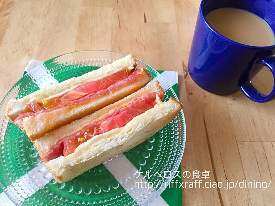 チーズとサラミとトマトのトーストサンド|門乃ケルコさん