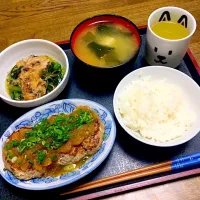 豆腐ハンバーグ
小松菜と薄揚げの煮浸し
豆腐味噌汁|ともゆきさん