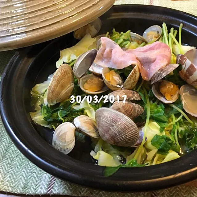 Snapdishの料理写真:あさりの酒蒸しタジン鍋|友さん