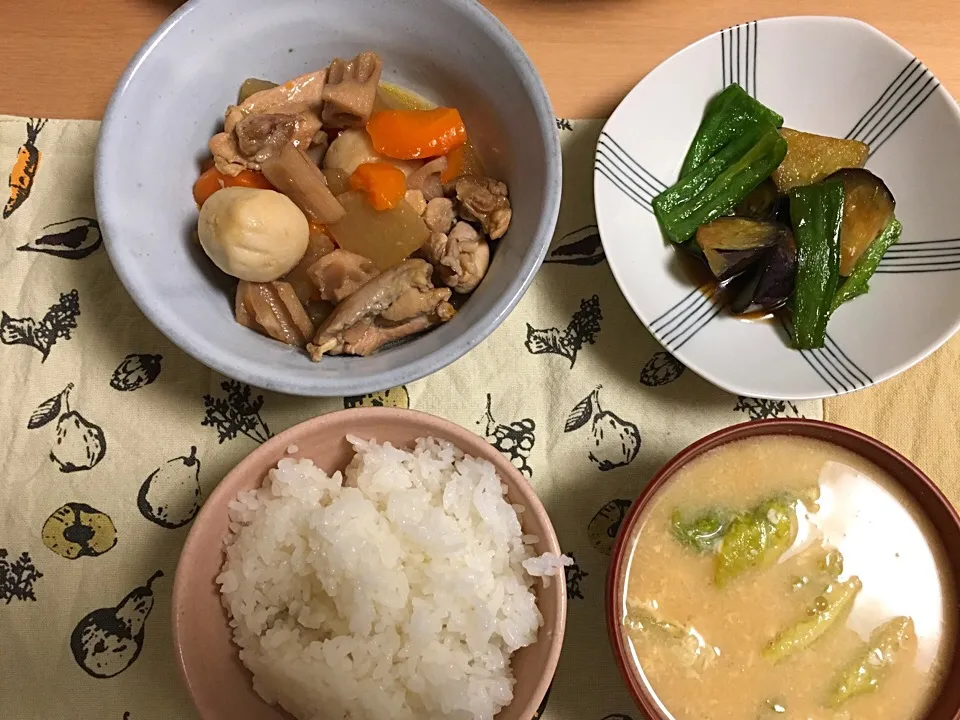 Snapdishの料理写真:お弁当や常備菜にオススメ★レンコンと鶏肉の煮物と、和のおかずたち : トイロ|はなおさん