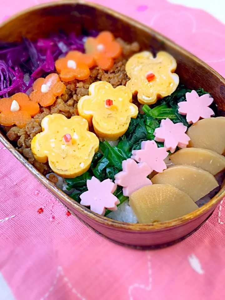 #お花そぼろお弁当🌸|Yuki Kawasumiさん