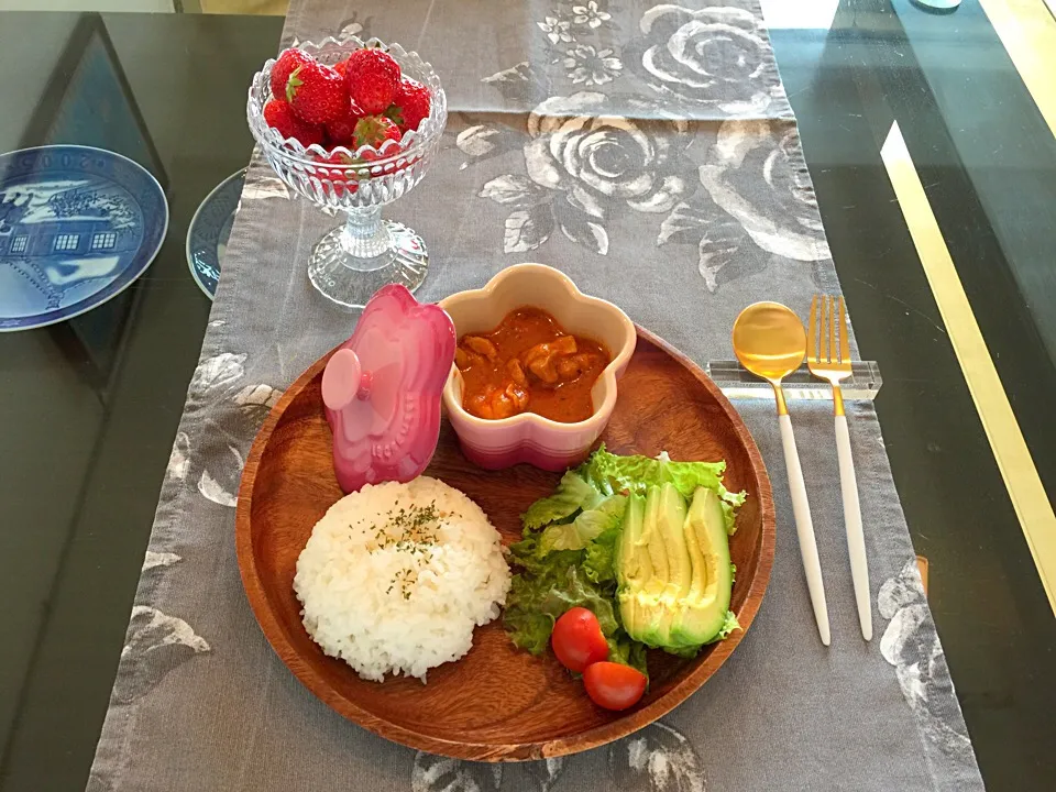 バターチキンカレー
アボカドサラダ
いちご|Hitomiさん