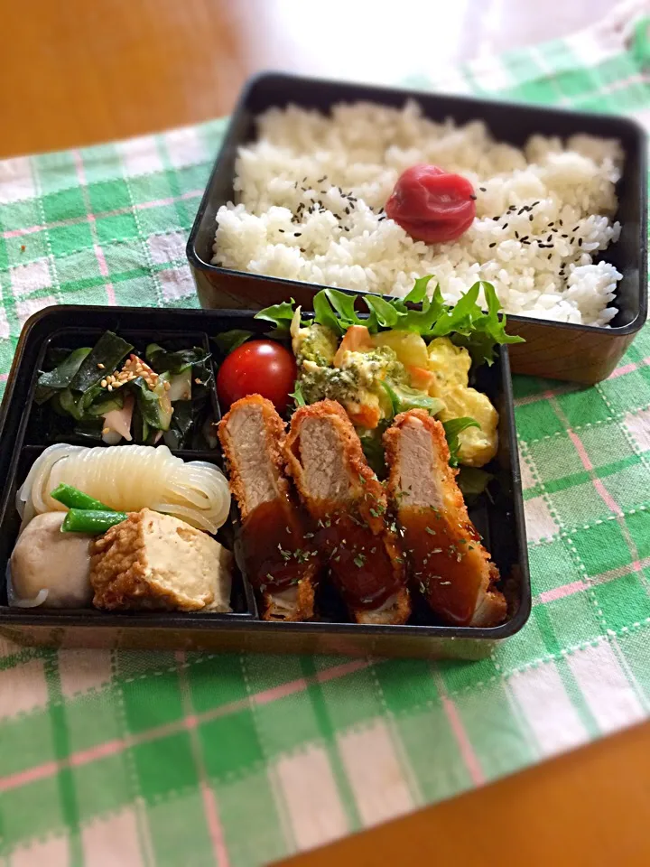 ジジ弁当🎶
トンカツ
たまポテサラダ
たことキュウリの酢の物
里芋煮物|BooBooさん