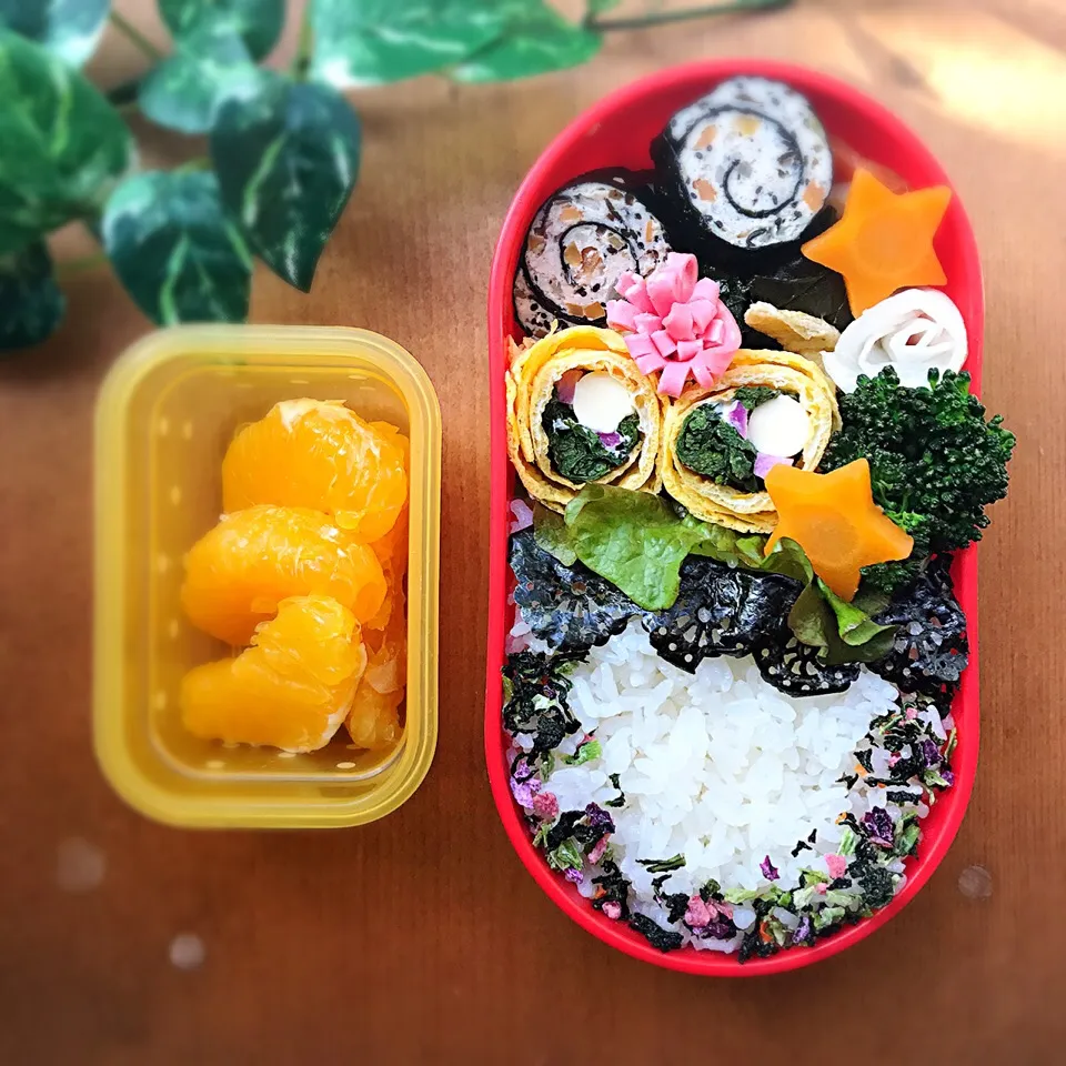 Snapdishの料理写真:chiaki3さんの料理 娘のお弁当 鳥ひき肉のくるくる海苔巻き❤️ある日のお弁当( ˙꒳​˙ )|ばろんさん