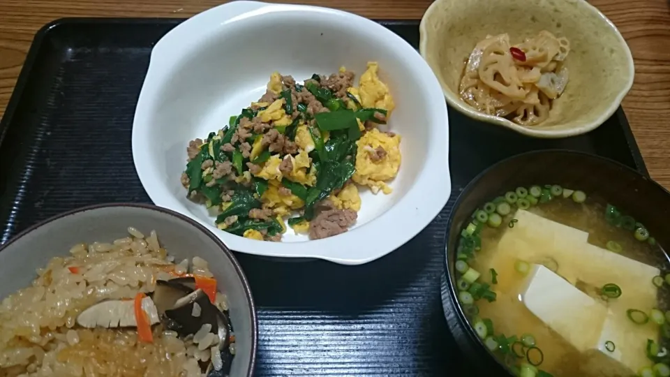 ・ニラたま
・蓮根の甘酢炒め
・炊き込みご飯
・豆腐の味噌汁|ようかんさん