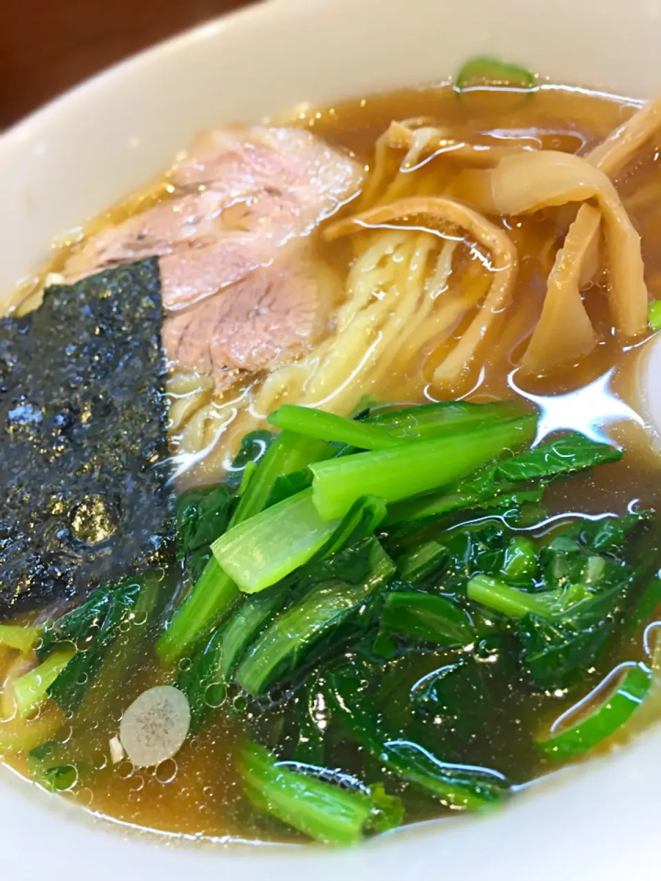 Snapdishの料理写真:ぶらっと入ったラーメン屋。美味い！新宿にあるラーメン屋の系譜だな。|Tomyさん