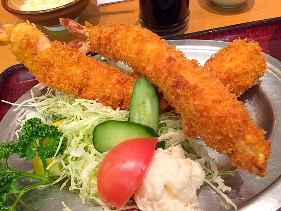 Snapdishの料理写真:刺身付き海老ふりゃ〜ランチ🍤|buhizouさん