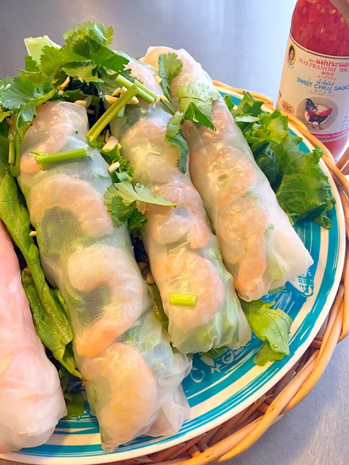 お花見といえばオニギリやお弁当ですが、一風変わってタイ料理！生春巻きで乾杯です🍻|アチコさん