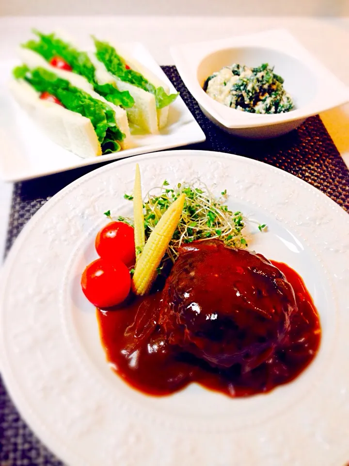 今日の晩御飯/肉汁たっぷりハンバーグとサラダ＆春菊の白和え＆野菜サンド

#RIKAちゃんcooking #美味しく食べられた事に感謝 #健康 #美容 #1日1食ガッツリ晩御飯|BabyRIKAさん