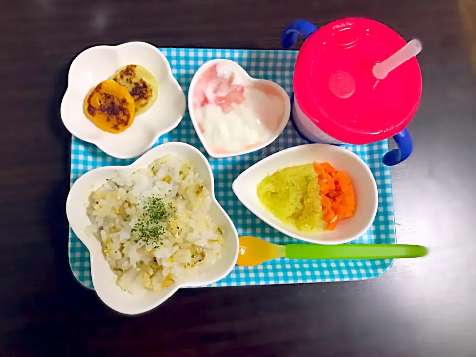 3/31❁息子離乳食dinner🍴
五目混ぜご飯🍚
だしキャベツとにんじん🥕
じゃがおやき&かぼちゃおやき
いちごヨーグルト🍓|つんさん