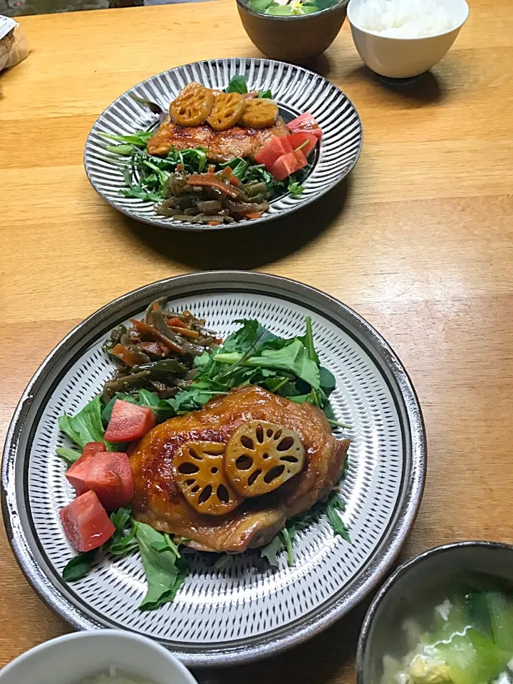 Snapdishの料理写真:今日の晩ご飯🤗
チキンの黒酢照り焼き、青梗菜と椎茸豆腐の中華スープ、小串トマト🍅|5ネコママさん