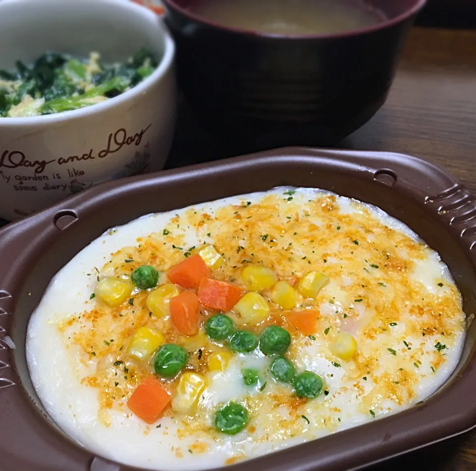 昼ごはん  えびドリア  ほうれん草の卵とじ わかめと玉ねぎのスープ|ぽんたさん