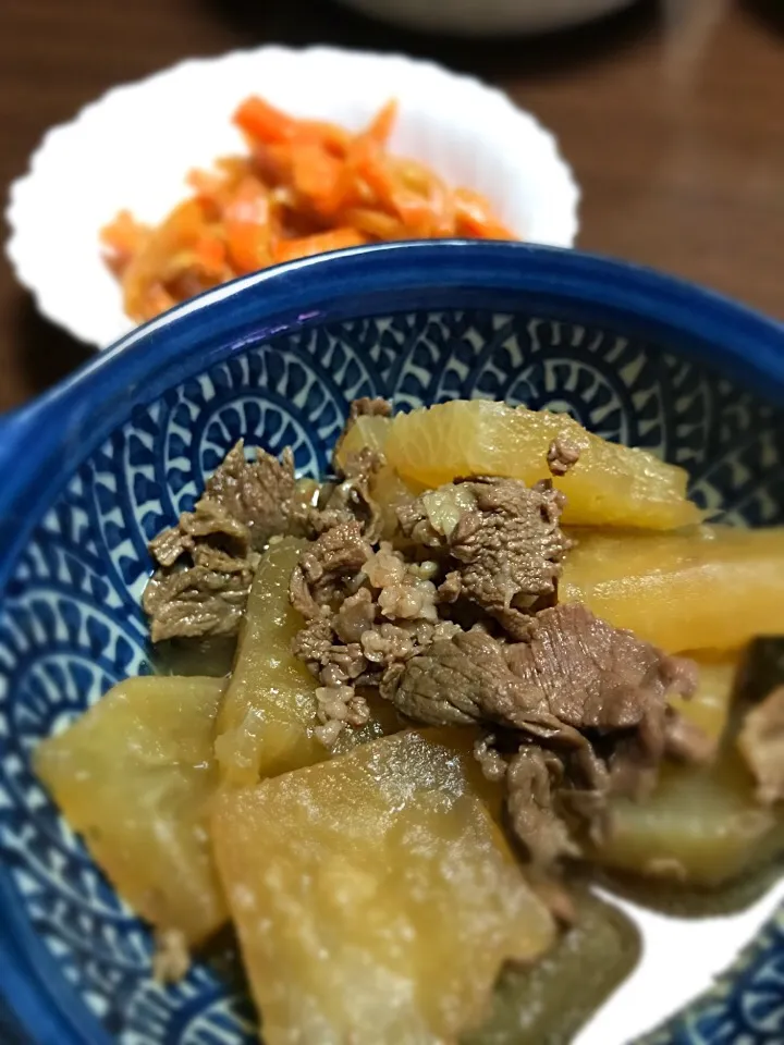 Snapdishの料理写真:牛肉と大根の煮物
人参のきんぴら🥕|sakiさん